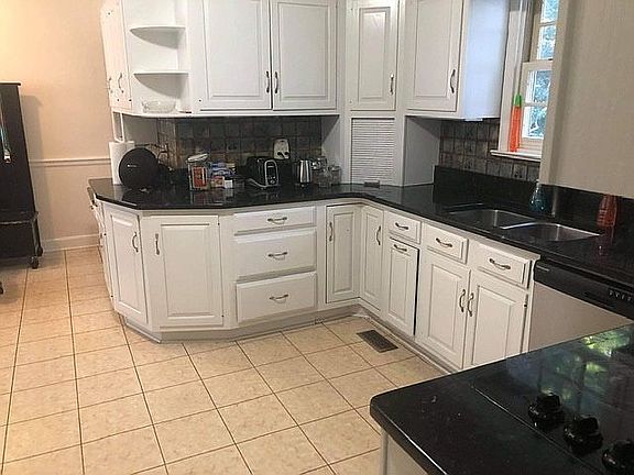 3rd image of 833 W Cornwallis Dr