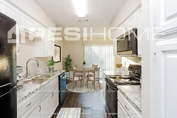 1305 Duvall Dr — Photo 3