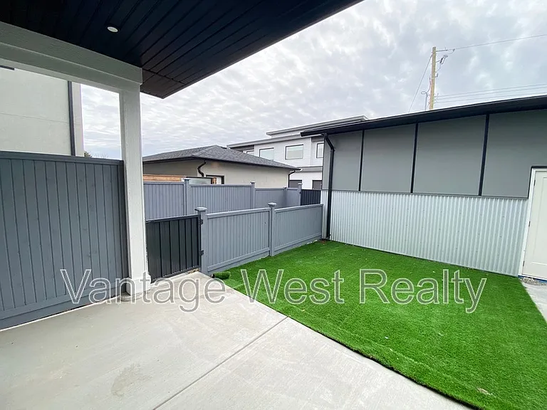 867 Morrison Ave #4 — Photo 35