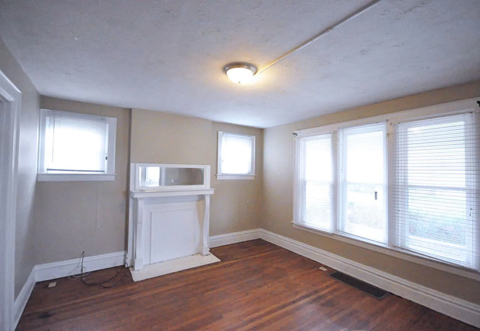 5 bed, 2.0 bath, $2,995 — Photo 2