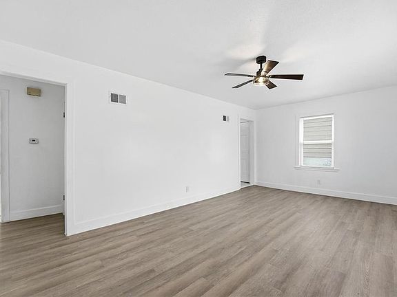 3rd image of 4043 Monroe Ave