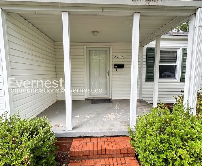 2714 Stratford Dr — Photo 2