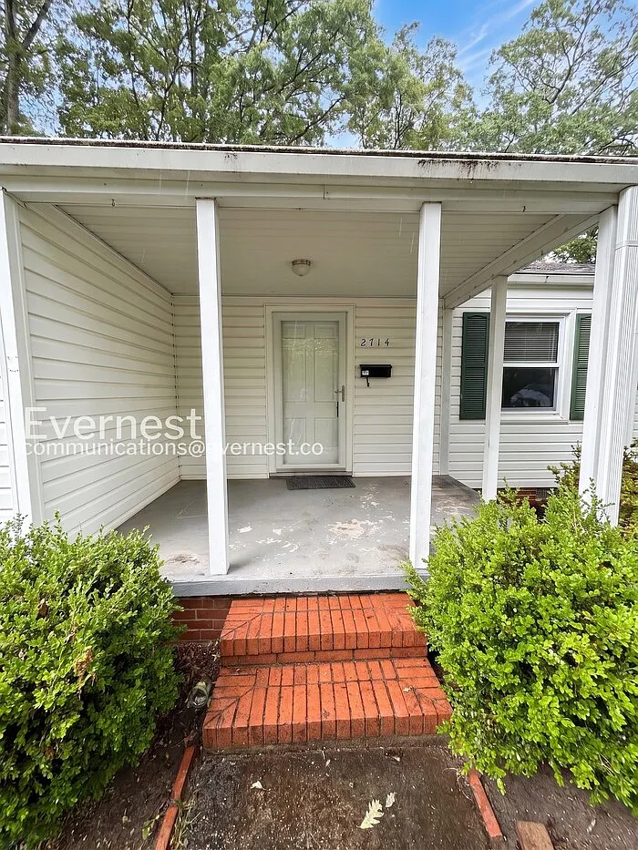 Building Photo - 2714 Stratford Dr
