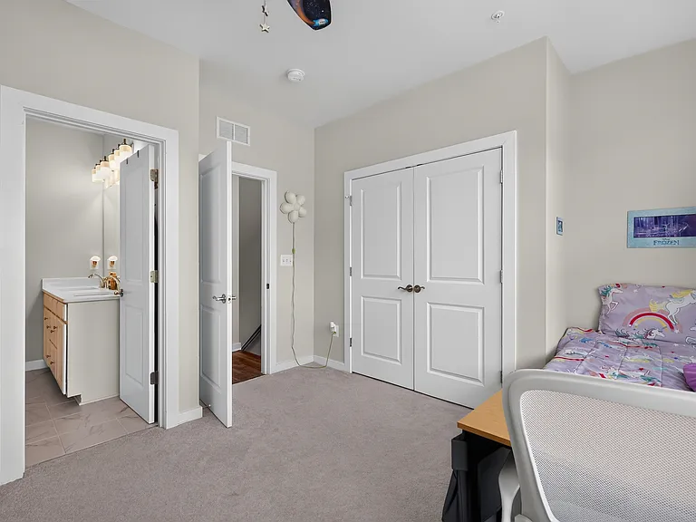 2554 Nicholson St — Photo 8