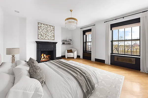 Sold by Compass | media 21