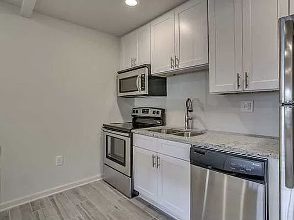 3rd image of 907 15th Ave APT 3
