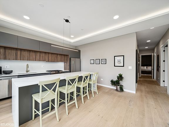 5th image of 504 N Leavitt St #305