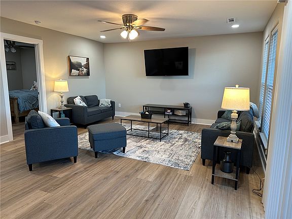 3rd image of 11684 Dogwood Dr