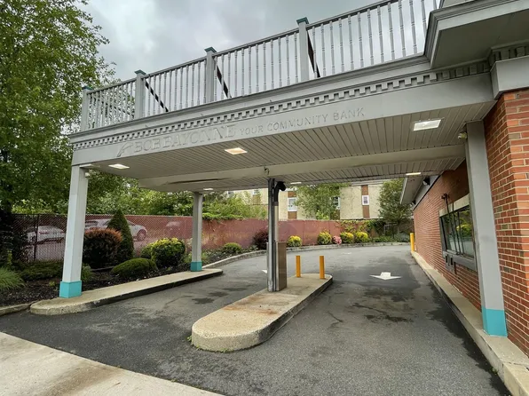 987 Broadway image 3 of 14