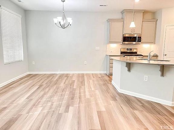 3rd image of 182 Walking Path Pl