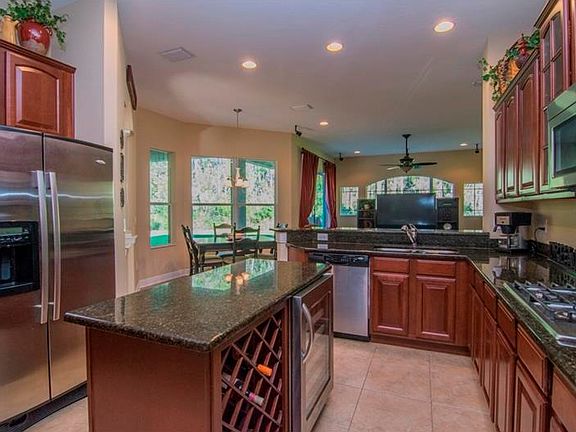5th image of 1610 Beaconsfield Dr