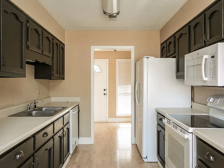 10264 Amanda Dr — Photo 5