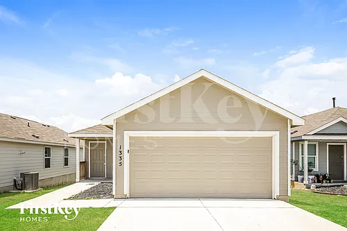 1335 White Willow Photo 1