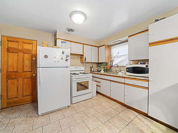 5th image of 1615 N 18th Ave