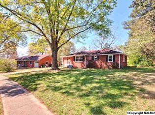 704 Graycroft Dr SW, Huntsville, AL 35802