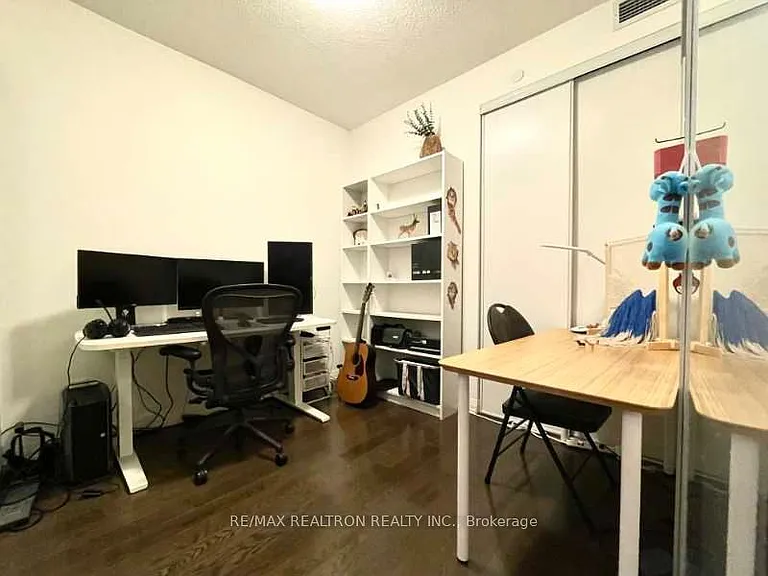 460 Adelaide St E #1516 — Photo 4