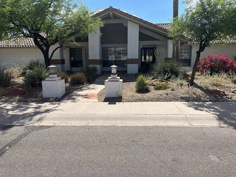 6722 S Martin Ln — Photo 1