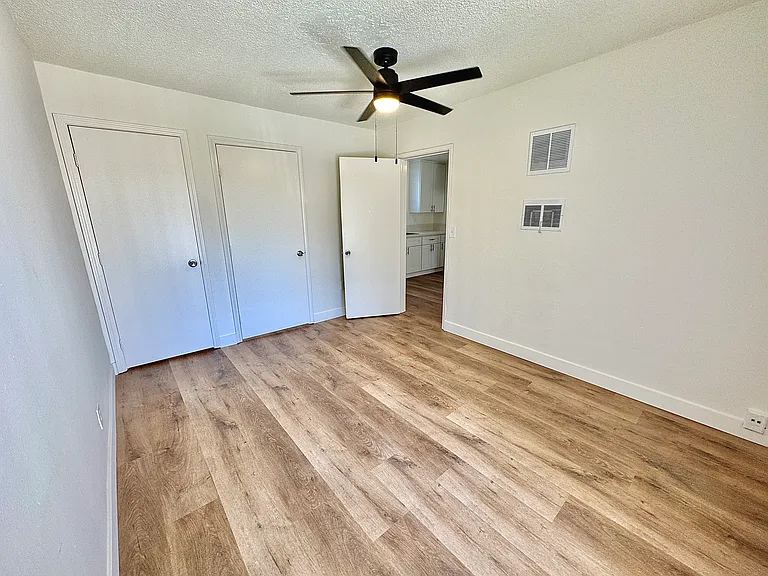 Whitsett Ave — Photo 13
