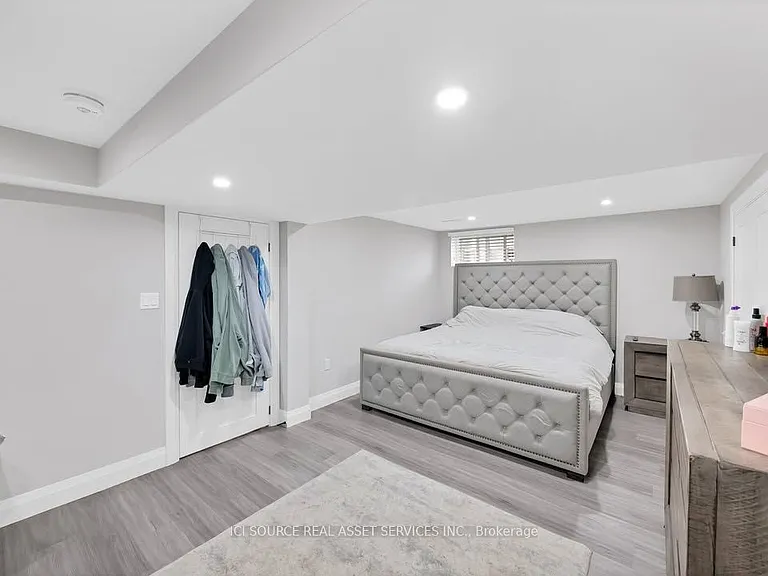 493 Queen Victoria Dr #B — Photo 15