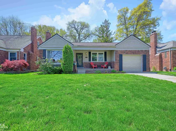 21200 Norwood Dr, Harper Woods, MI 48225