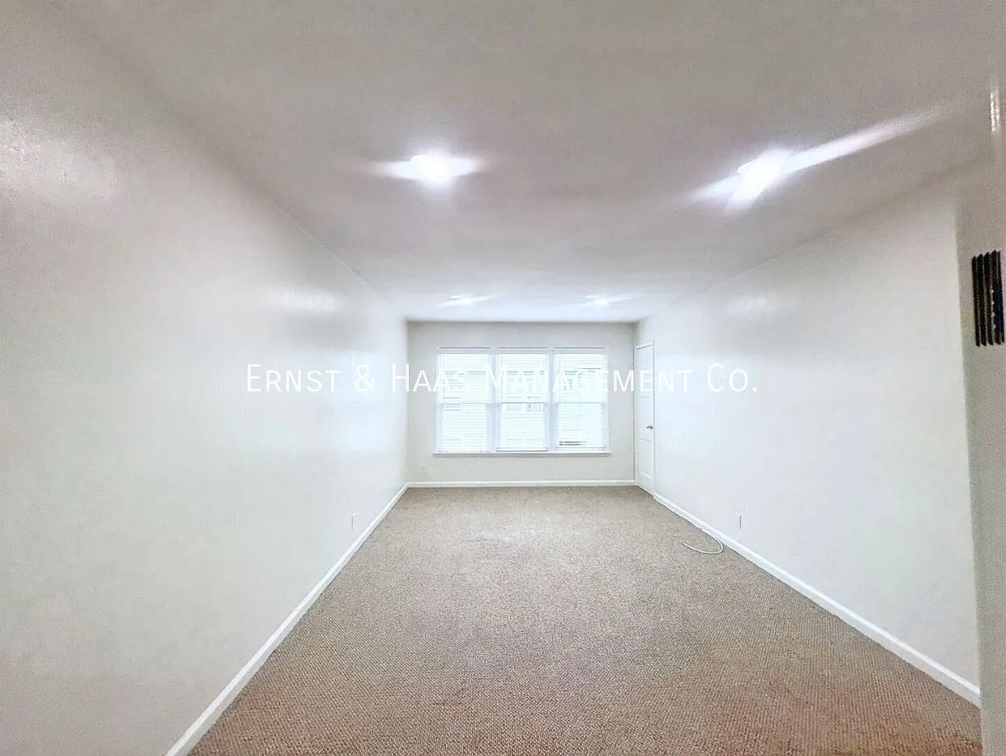 Lovely 1-Bedroom Apartment in Prime Bixby Knolls Neighborhood! — Photo 4