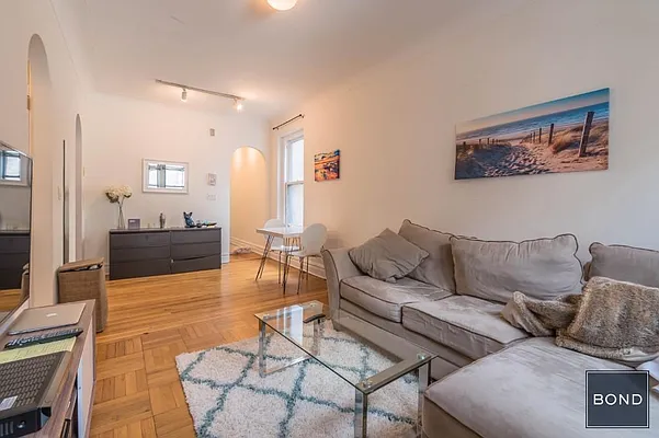 Rented by Bond New York | media 23