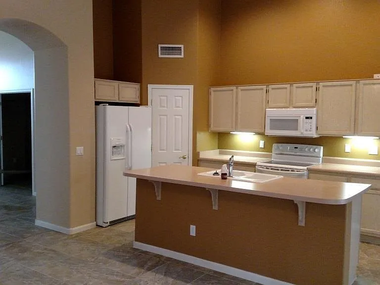 662 W Princeton Ave — Photo 6