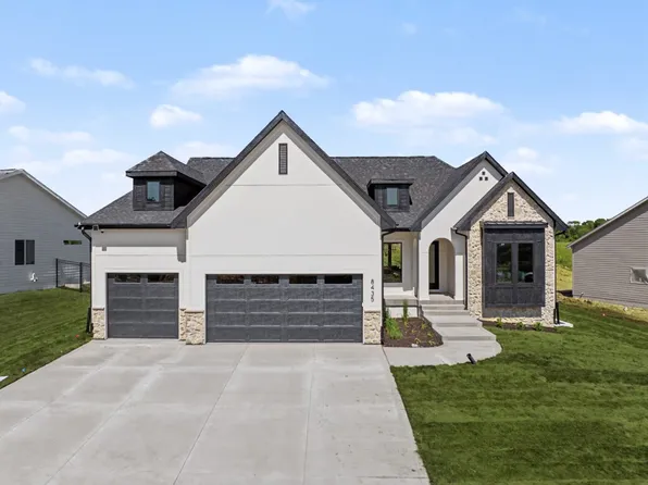 8435 Longmeadow Ln, West Des Moines, IA 50266