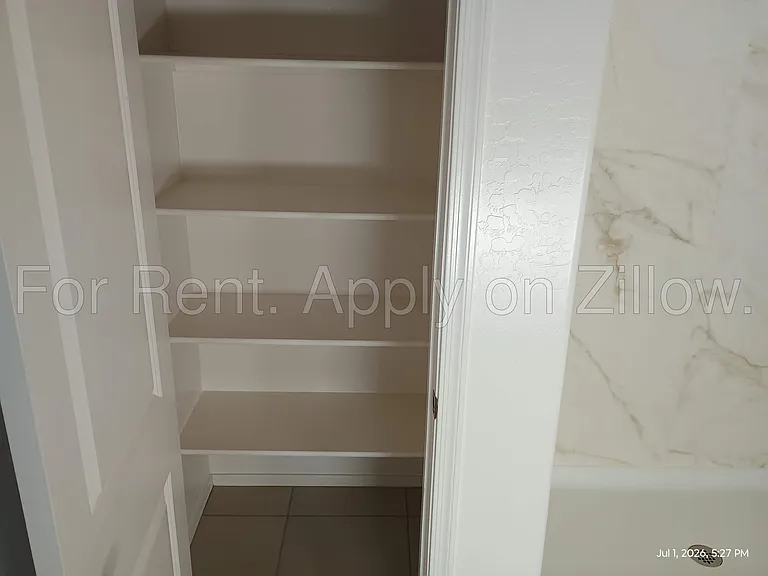 15565 W Desert Hollow Dr — Photo 9