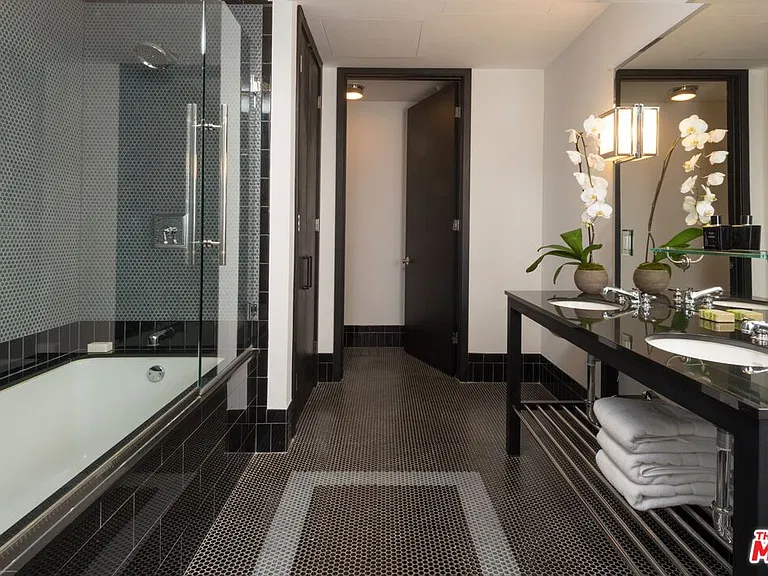 1645 Vine St #309 — Photo 22