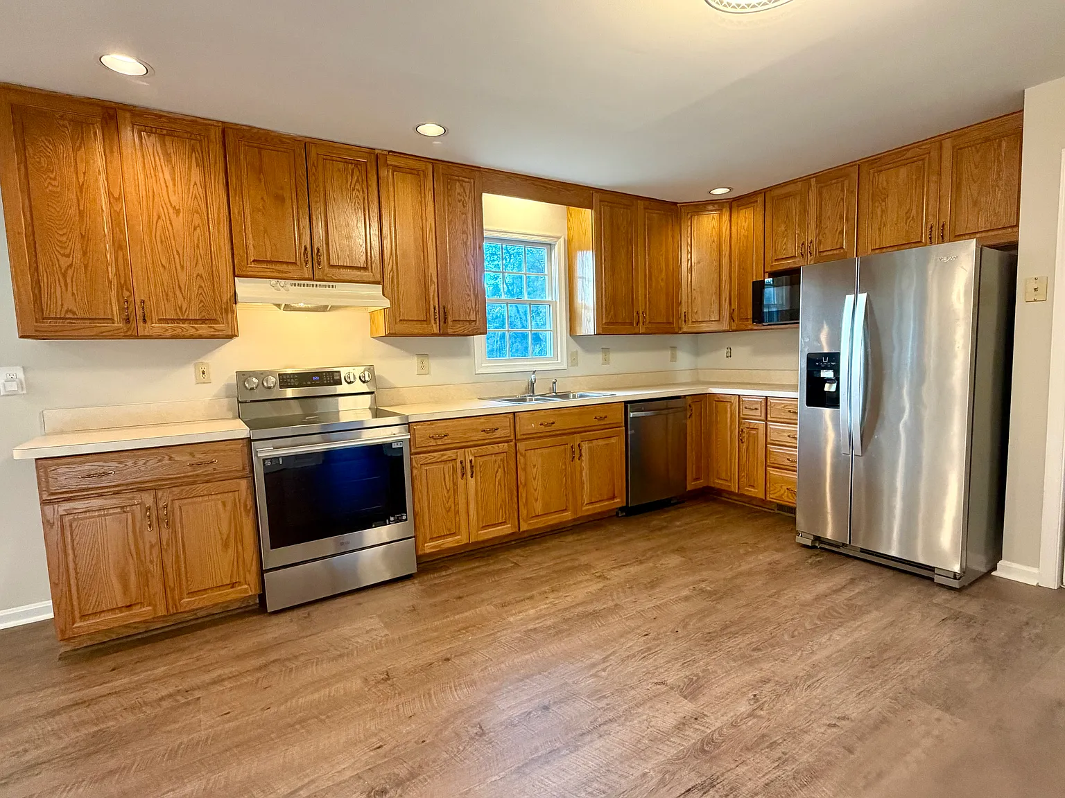 2 bed, 985 sqft, $2,100 — Photo 4