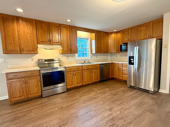4th image of 17619 Ridge Dr APT A