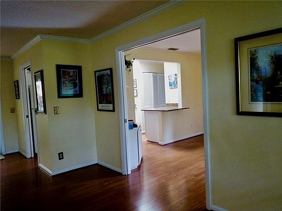 3rd image of 615 Camelia Ln