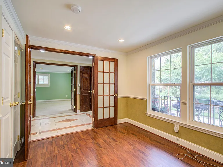 9203 Cedarcrest Dr — Photo 32