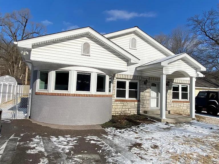 922 New Ballwin Rd — Photo 1