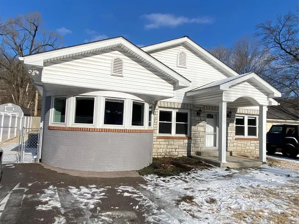 922 New Ballwin Rd, Ballwin, MO 63021