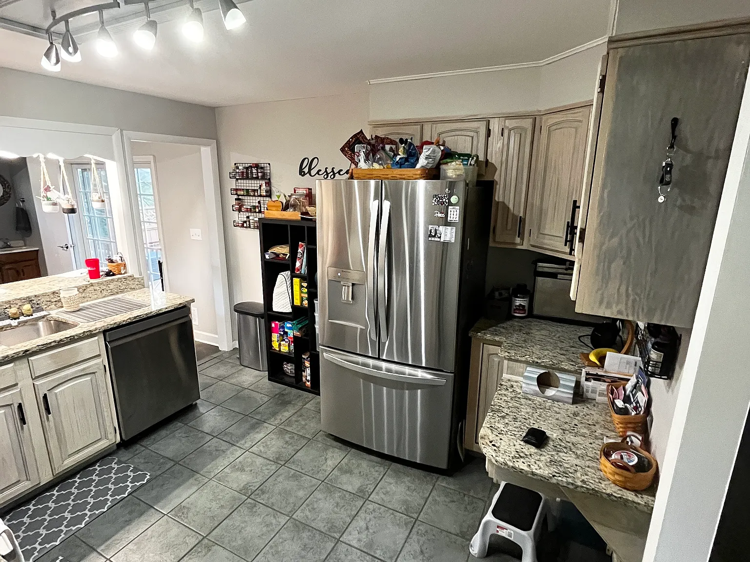 3 bed, 1.5 bath, 1248 sqft, $2,300 — Photo 3
