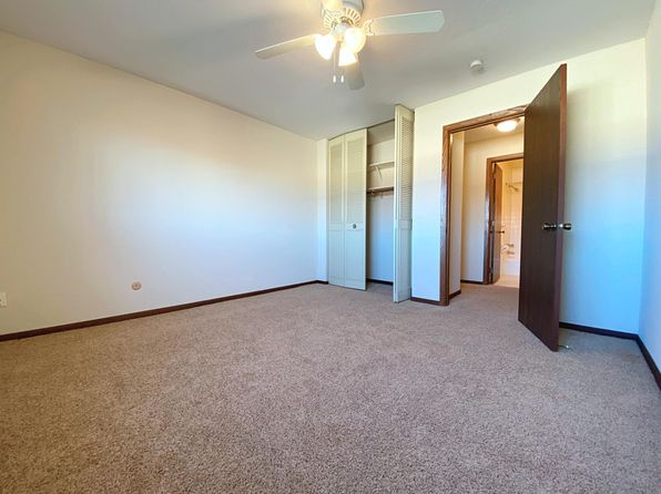 Northwood Villa | 915 County Road D E, Saint Paul, MN