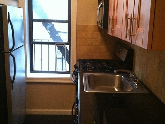 3rd image of 164 E 33rd St #2