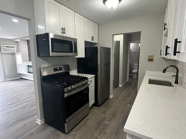 141 W 63rd St #G105 — Photo 8
