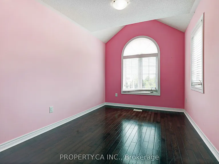 41 Spruce Pine Cres — Photo 16