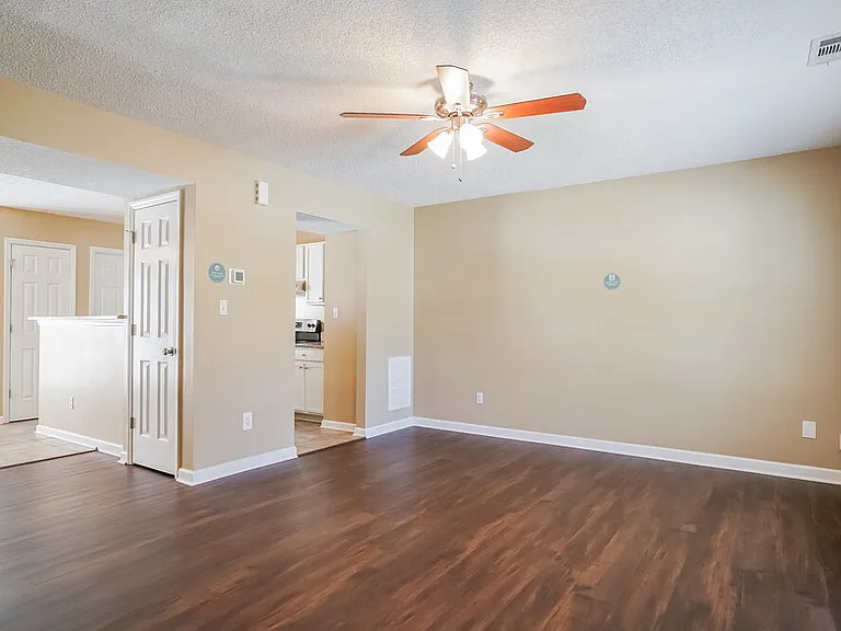 2517 Dandridge Dr — Photo 5