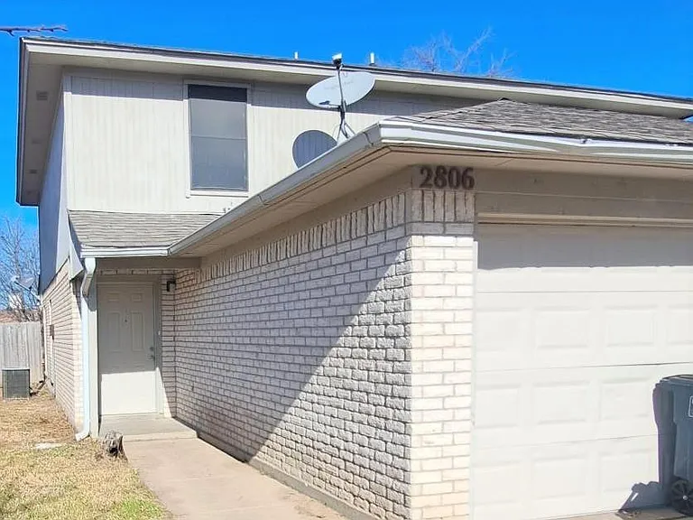 2806 Ridgecrest Dr — Photo 1