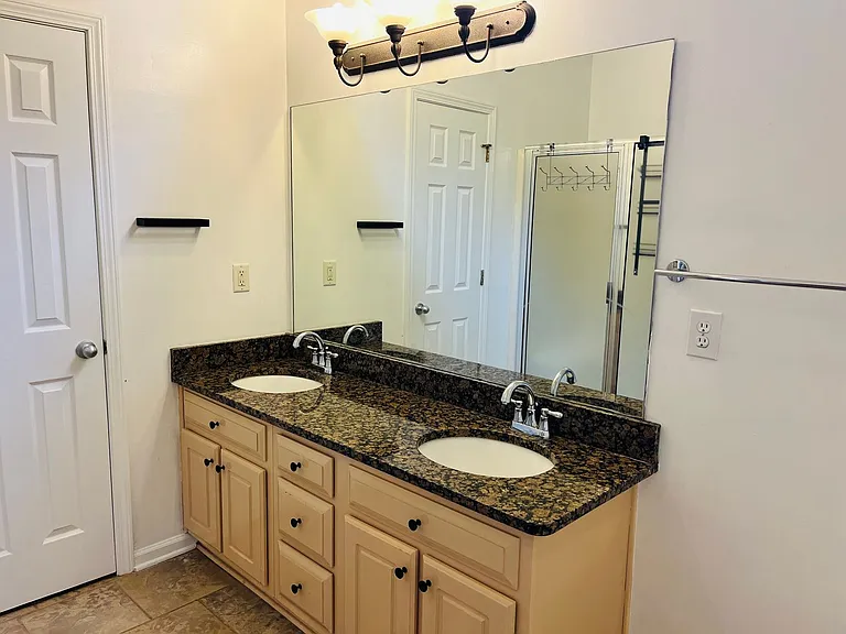 145 Riverside Dr — Photo 22