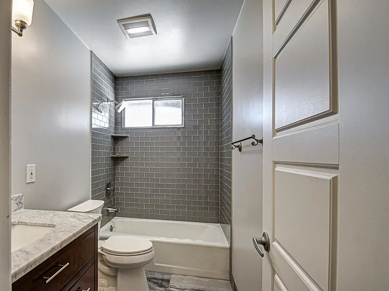 1039 E Geneva Dr — Photo 13