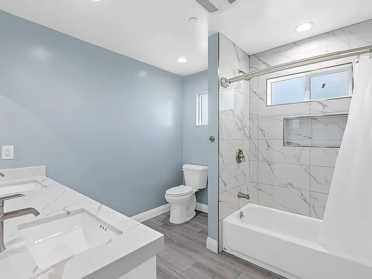 2216 N Frederic St — Photo 23