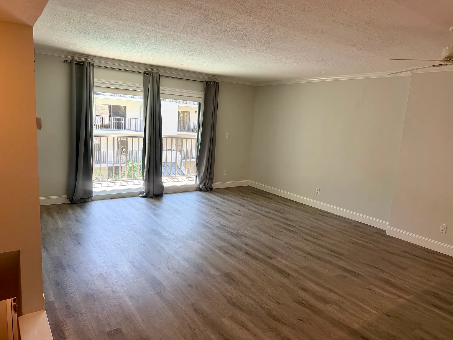 2 bed, 1.5 bath, 1035 sqft, $2,995 — Photo 4