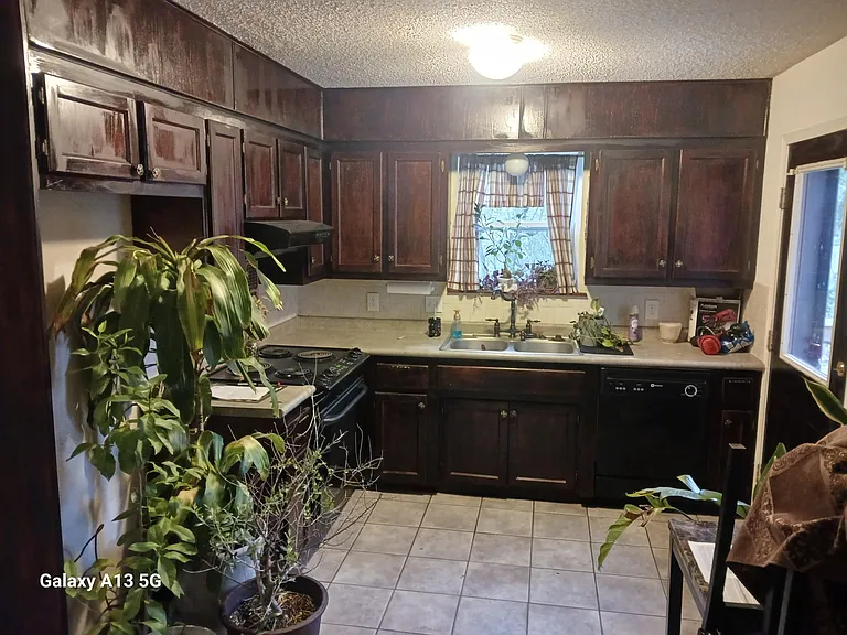 917 N 28th St — Photo 8