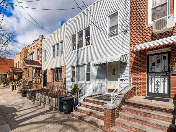 7819 69th Ave, Middle Village, NY 11379