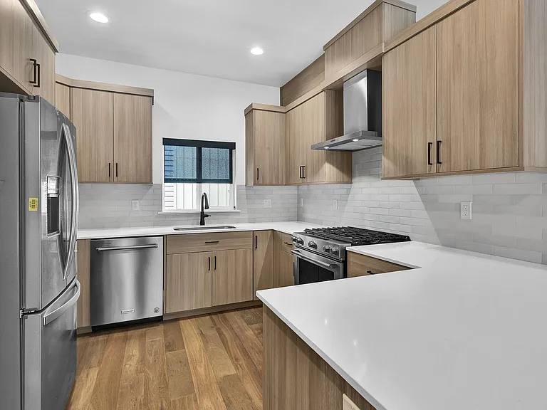 Carlsbad Crossing Townhomes - Attached Garage! — Photo 9